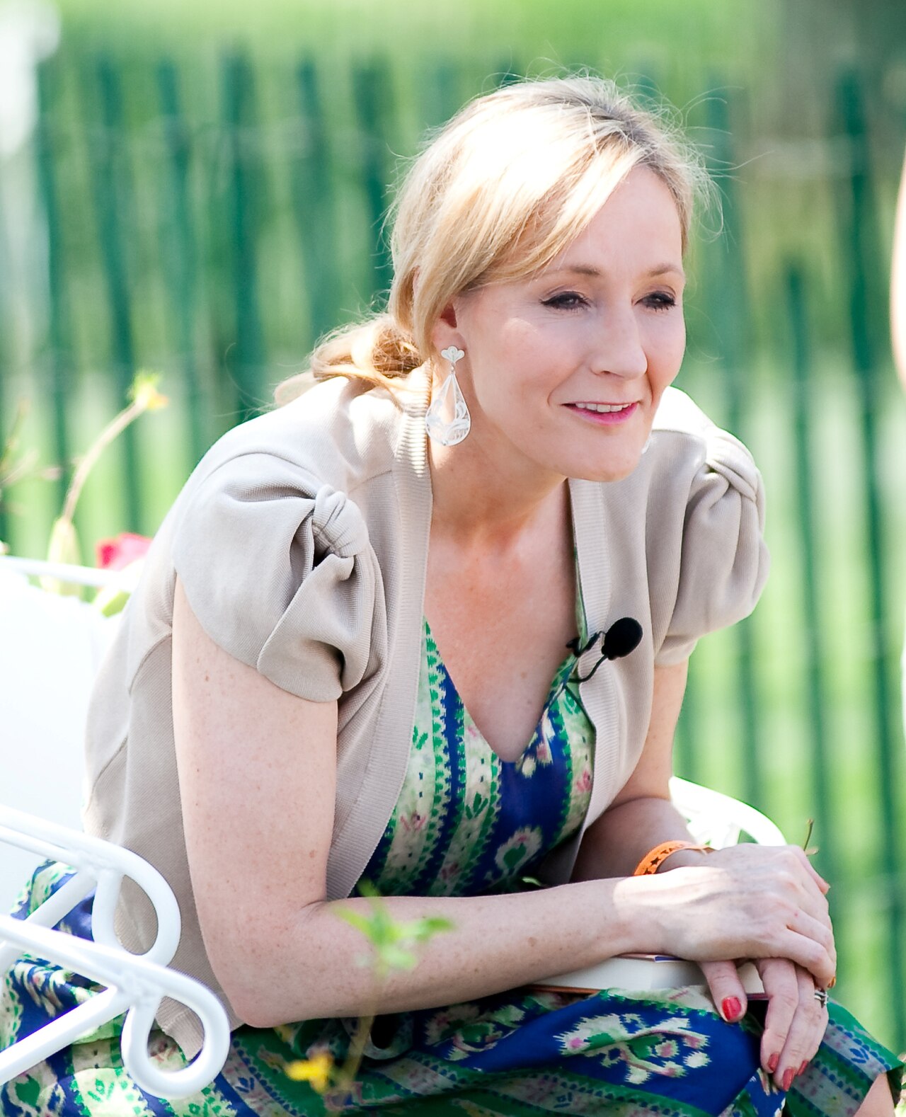 J.K. Rowling verrast met bevestiging: volwassenen met genderdysforie kunnen baat hebben bij operatie